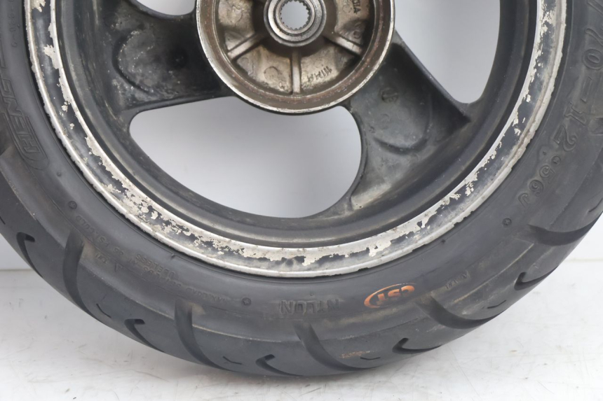 photo de ACHTERWIELVELG EN BAND KYMCO AGILITY 4T 50 (2005 - 2018) - Kenmerkende details