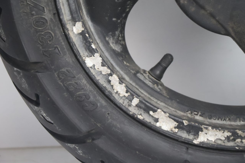 photo de ACHTERWIELVELG EN BAND KYMCO AGILITY 4T 50 (2005 - 2018) - Bevestigingspunten