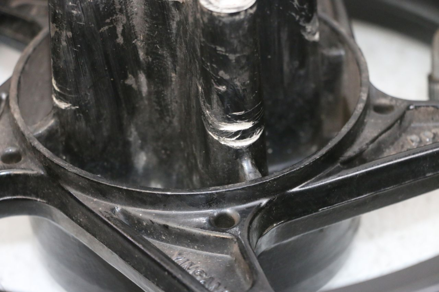 photo de ACHTERWIELVELG EN BAND MAG POWER BOMBERS 4T 50 (2016 - 2026) - Bevestigingspunten