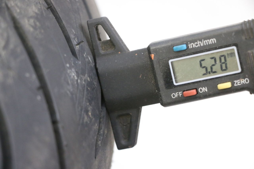 photo de ACHTERWIELVELG EN BAND SUZUKI BURGMAN 650 (2013 - 2020) - Zoom op gebruiksstaat