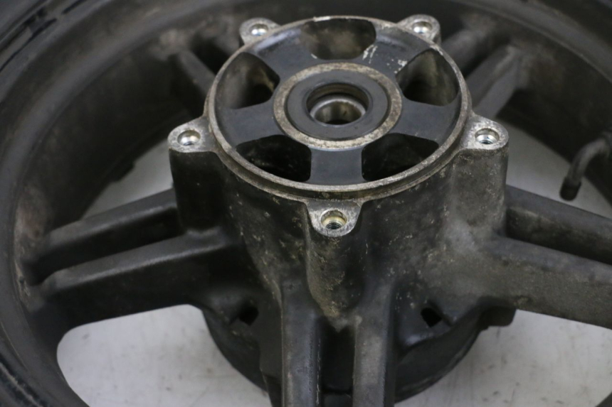 photo de ACHTERWIELVELG EN BAND SUZUKI BURGMAN 650 (2013 - 2020) - Andere kijkhoek