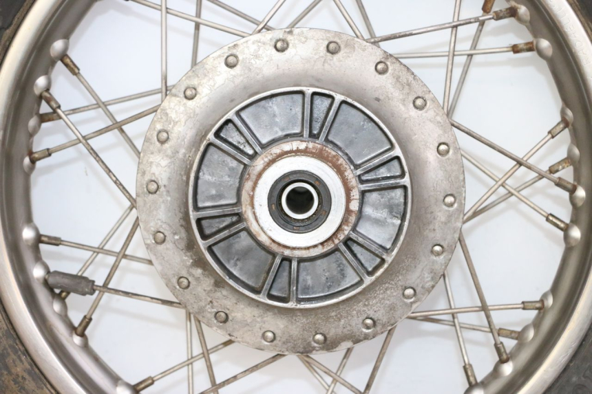 photo de ACHTERWIELVELG EN BAND APRILIA CLASSIC 125 (1995 - 2001) - Detailaanzicht