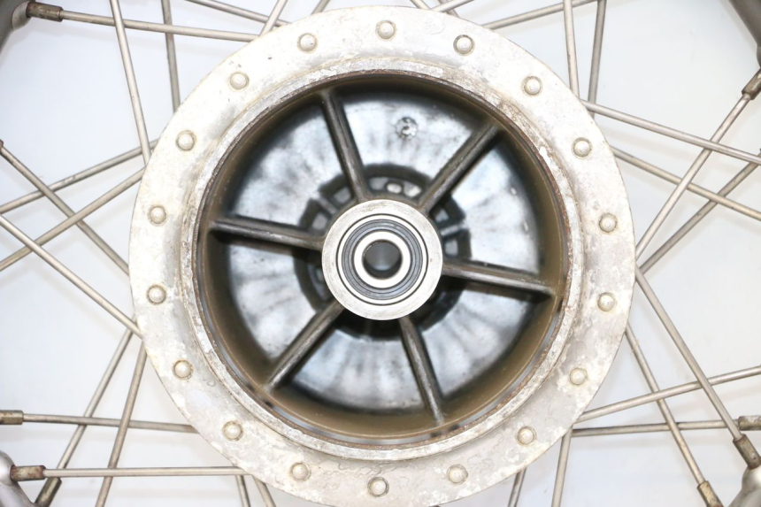 photo de ACHTERWIELVELG EN BAND APRILIA CLASSIC 125 (1995 - 2001) - Alternatieve hoek