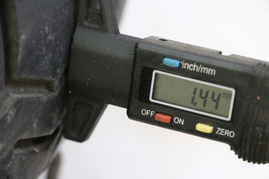 photo de ACHTERWIELVELG EN BAND APRILIA CLASSIC 125 (1995 - 2001) - Zoom op gebruiksstaat