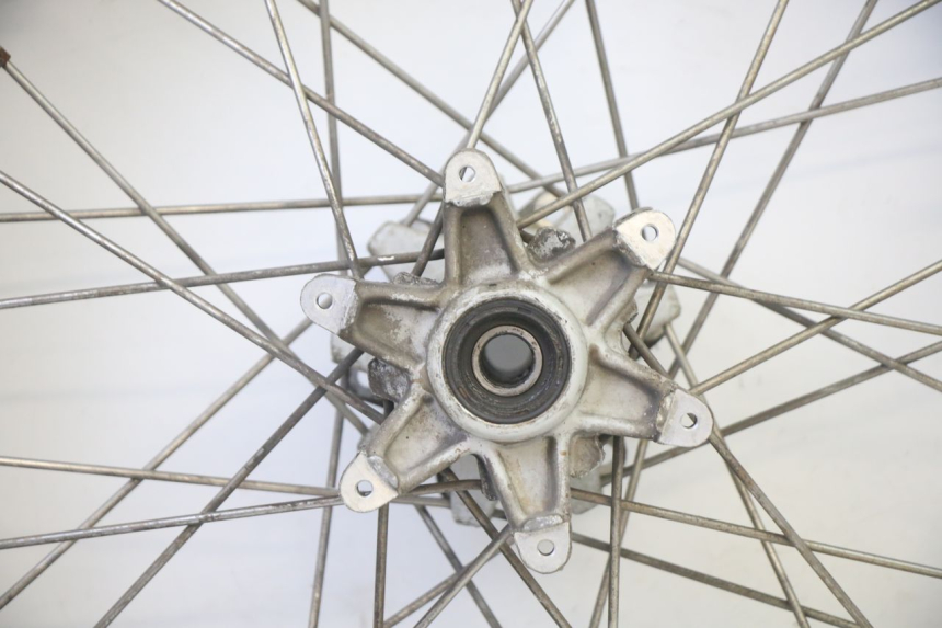 photo de ACHTERWIELVELG EN BAND APRILIA ETX 125 (1998 - 2002) - Technische close-up