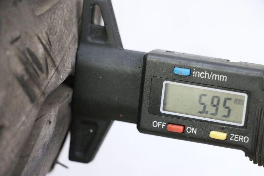 photo de ACHTERWIELVELG EN BAND YAMAHA FJ 36Y 1100 (1984 - 1985) - Zoom op gebruiksstaat