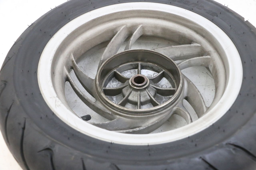 photo de ACHTERWIELVELG EN BAND PIAGGIO FLY 4T 50 (2013 - 2017) - Zoom op gebruiksstaat