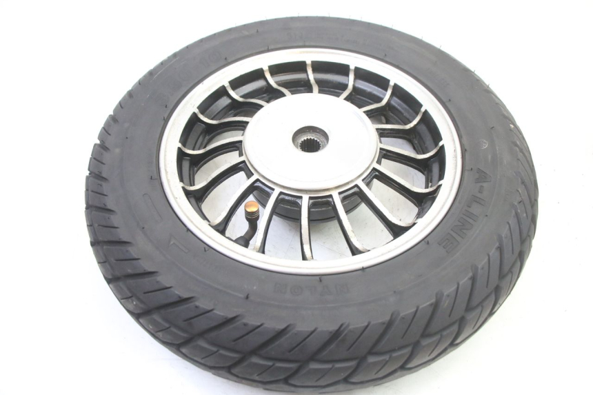 photo de ACHTERWIELVELG EN BAND VENESI FLY RETRO 4T 50 (2020 - 2025) - Detail van het onderdeel