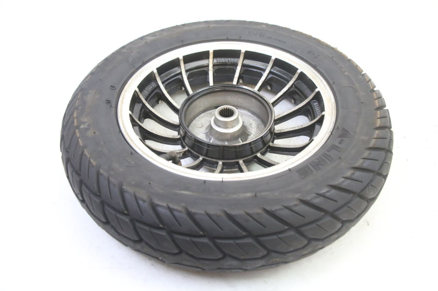 photo de ACHTERWIELVELG EN BAND VENESI FLY RETRO 4T 50 (2020 - 2025) - Bevestigingspunten