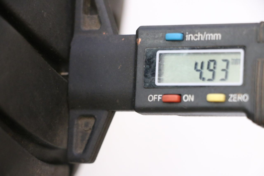 photo de ACHTERVELG EN BAND KAWASAKI GPX F ZX750F 750 (1986 - 1990) - Zoom op gebruiksstaat