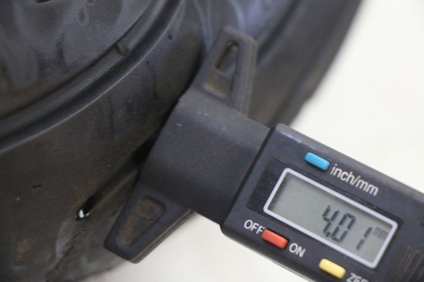 photo de ACHTERWIELVELG EN BAND SUZUKI GS GSE 500 (2001 - 2003) - Zoom op kwaliteit