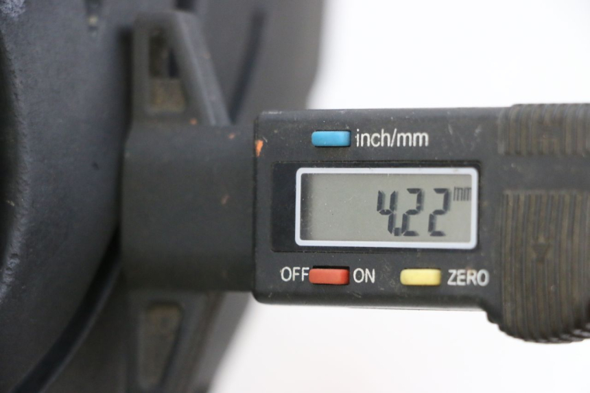 photo de ACHTERWIELVELG EN BAND SUZUKI GSF N BANDIT 600 (1996 - 1999) - Detail van het onderdeel