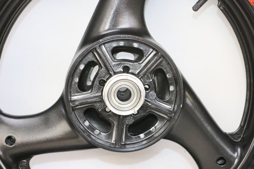 photo de ACHTERWIELVELG EN BAND SUZUKI GSF N BANDIT 600 (1996 - 1999) - Visuele inspectie