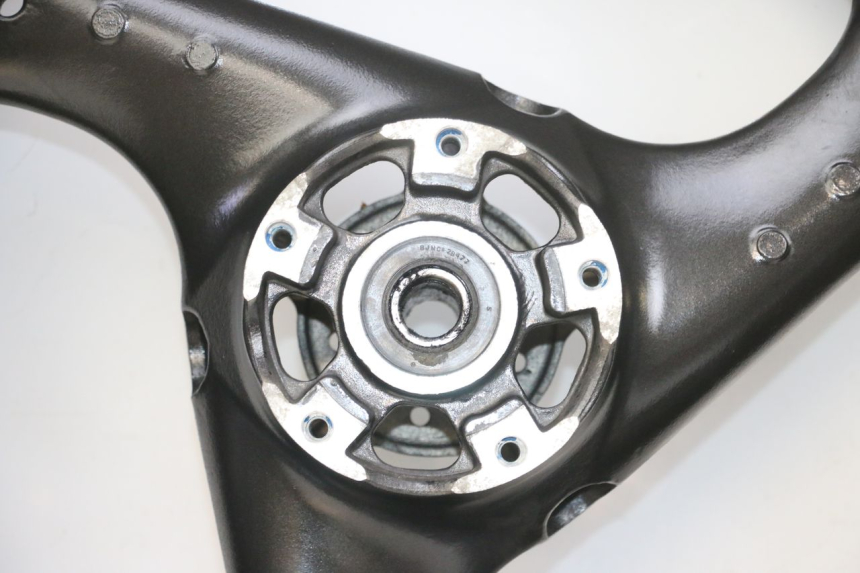 photo de ACHTERWIELVELG EN BAND SUZUKI GSF N BANDIT 600 (1996 - 1999) - Hoofdaanzicht