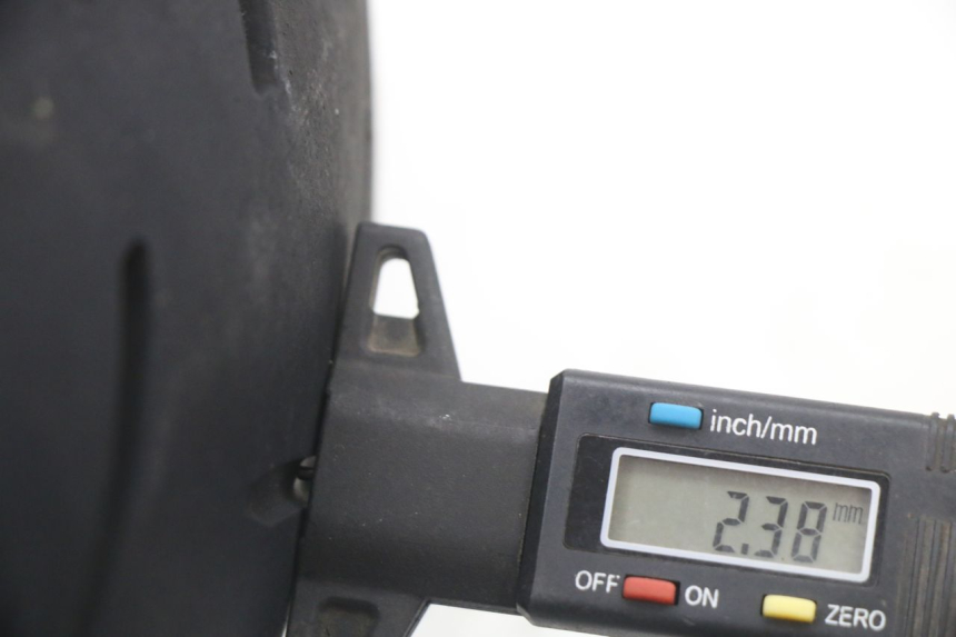 photo de ACHTERWIELVELG EN BAND SUZUKI GSF S BANDIT 600 (2000 - 2004) - Detail van het onderdeel