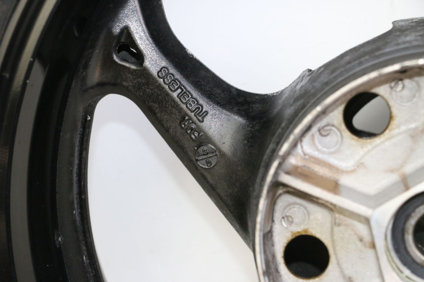 photo de ACHTERWIELVELG EN BAND SUZUKI GSR 750 (2011 - 2017) - Detailaanzicht