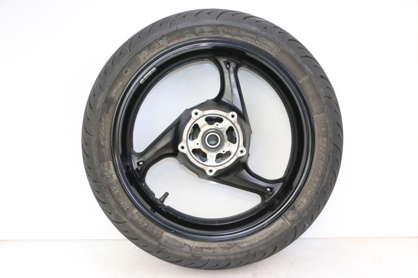 photo de ACHTERWIELVELG EN BAND SUZUKI GSR 750 (2011 - 2017) - Zoom op kwaliteit