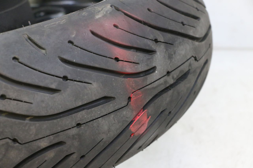 photo de ACHTERWIELVELG EN BAND SUZUKI GSR 750 (2011 - 2017) - Andere kijkhoek