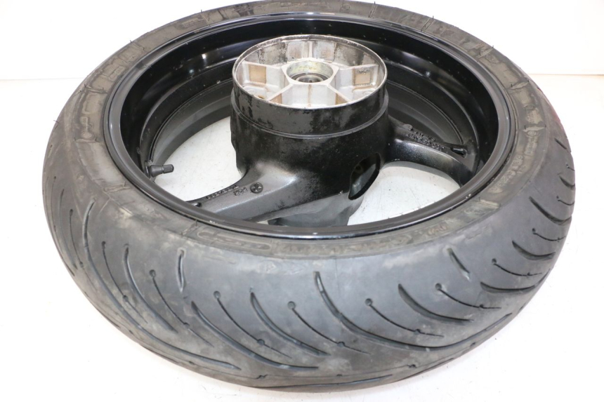 photo de ACHTERWIELVELG EN BAND SUZUKI GSR 750 (2011 - 2017) - Bevestigingspunten