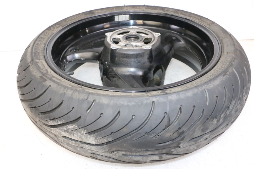 photo de ACHTERWIELVELG EN BAND SUZUKI GSR 750 (2011 - 2017) - Markeringen en referenties