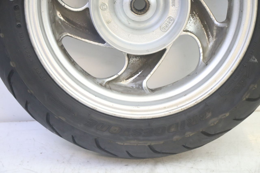 photo de ACHTERWIELVELG EN BAND SYM GTS EVO 125 (2009 - 2013) - Zoom op componenten