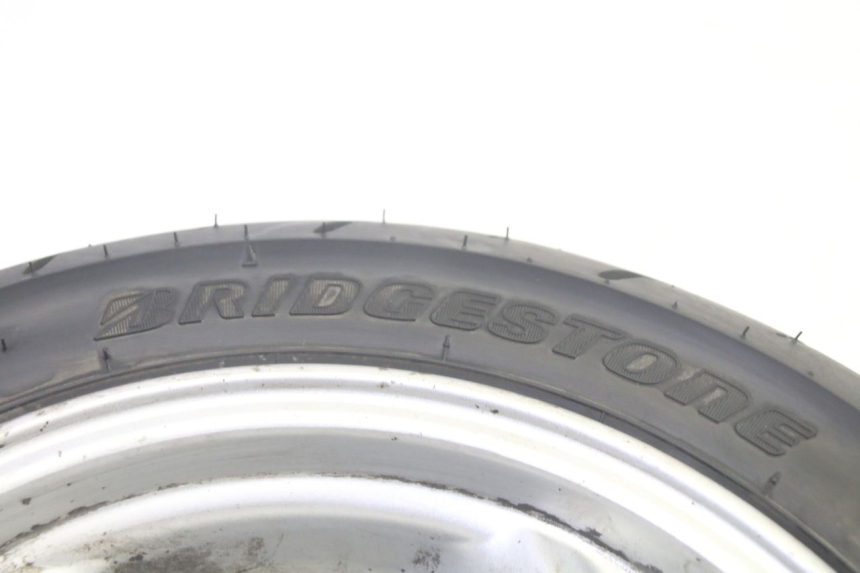 photo de ACHTERWIELVELG EN BAND SYM GTS EVO 125 (2009 - 2013) - Alternatieve hoek