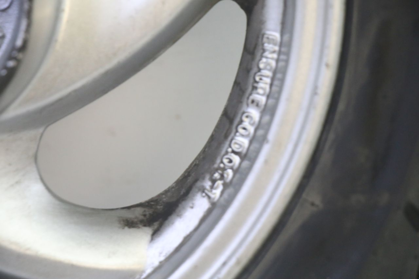 photo de ACHTERWIELVELG EN BAND SYM GTS EVO 125 (2009 - 2013) - Gecontroleerd onderdeel