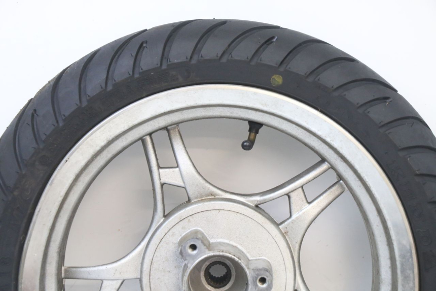 photo de ACHTERWIELVELG EN BAND LONGJIA SHARPY 125 (2020 - 2024) - Zoom op gebruiksstaat