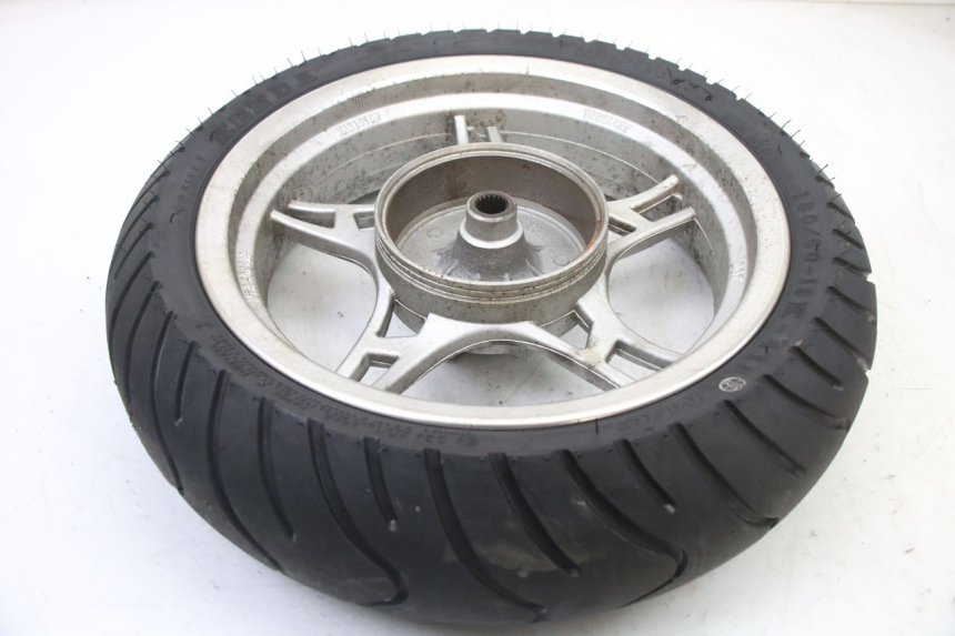 photo de ACHTERWIELVELG EN BAND LONGJIA SHARPY 125 (2020 - 2024) - Bevestigingspunten