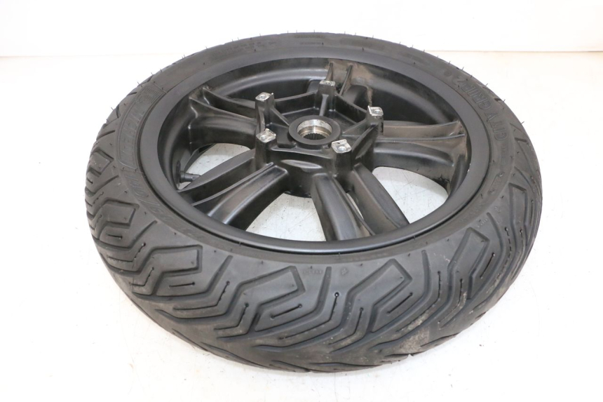 photo de ACHTERWIELVELG EN BAND PIAGGIO MP3 HPE 300 (2019 - 2026) - Bevestigingspunten