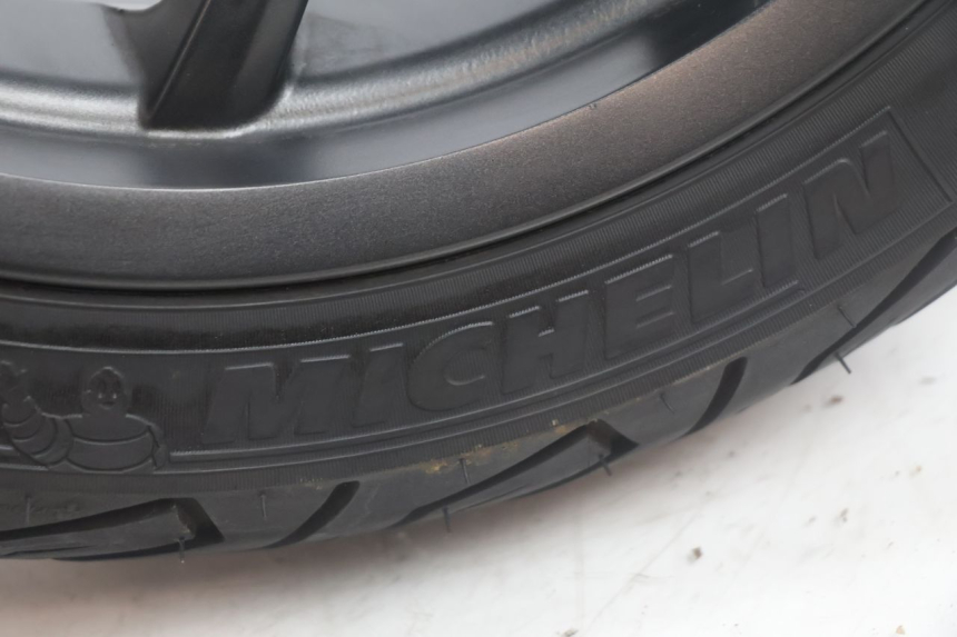 photo de ACHTERWIEL EN BAND PIAGGIO MP3 HPE 530 (2022 - 2026) - Alternatieve hoek