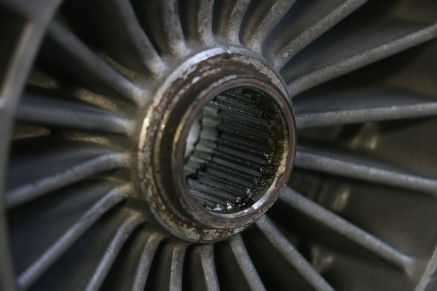 photo de ACHTERWIELVELG EN BAND PIAGGIO MP3 125 (2006 - 2014) - Detail van het onderdeel