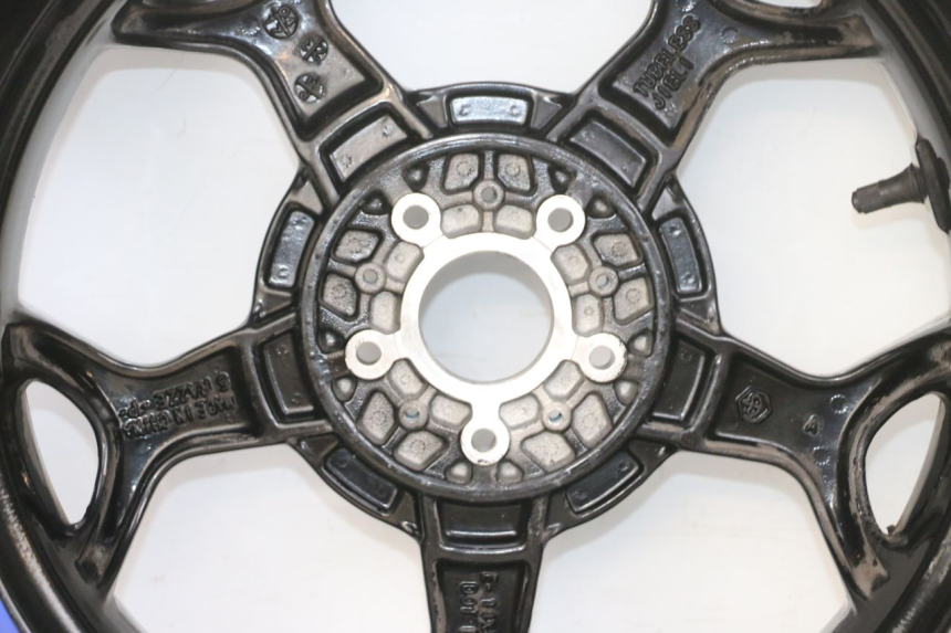 photo de ACHTERWIELVELG EN BAND PIAGGIO MP3 500 (2016 - 2018) - Zoom op componenten