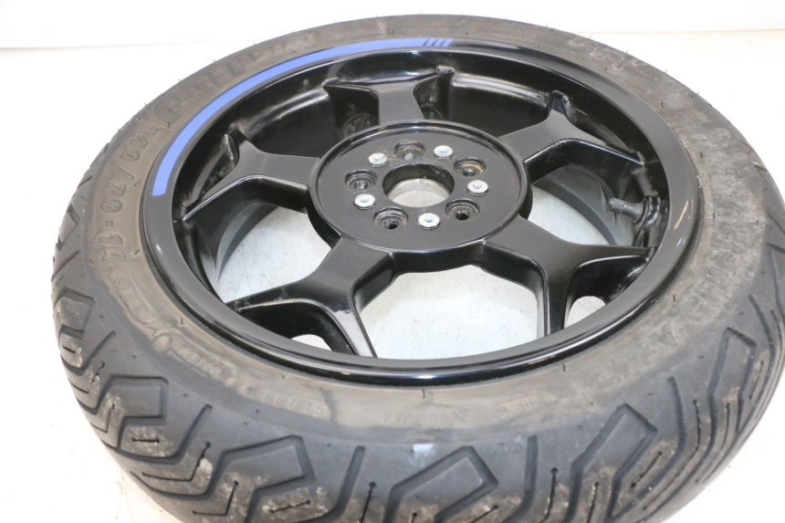 photo de ACHTERWIELVELG EN BAND PIAGGIO MP3 500 (2016 - 2018) - Bevestigingspunten