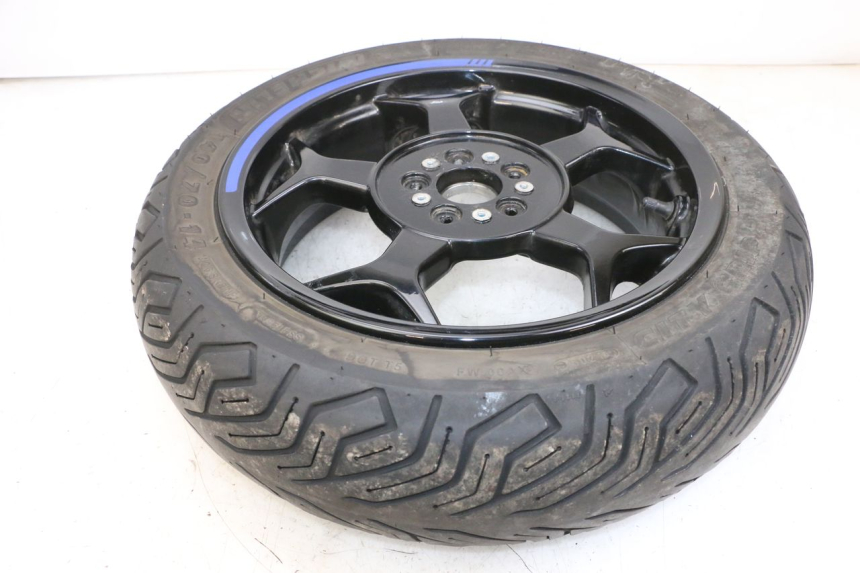 photo de ACHTERWIELVELG EN BAND PIAGGIO MP3 500 (2016 - 2018) - Gecontroleerd onderdeel