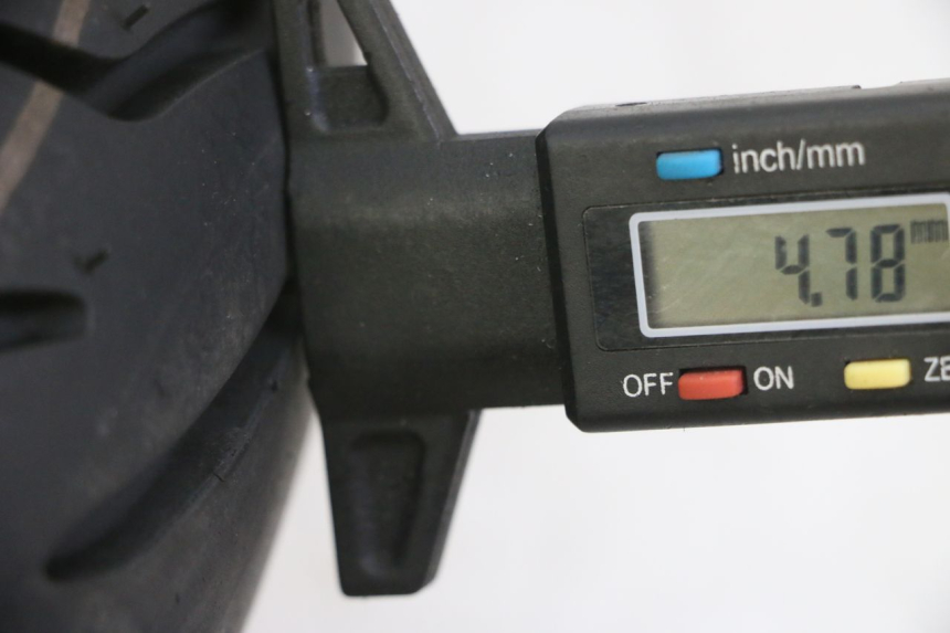 photo de ACHTERWIELVELG EN BAND KYMCO LIKE 4T 50 (2019 - 2025) - Detail van het onderdeel