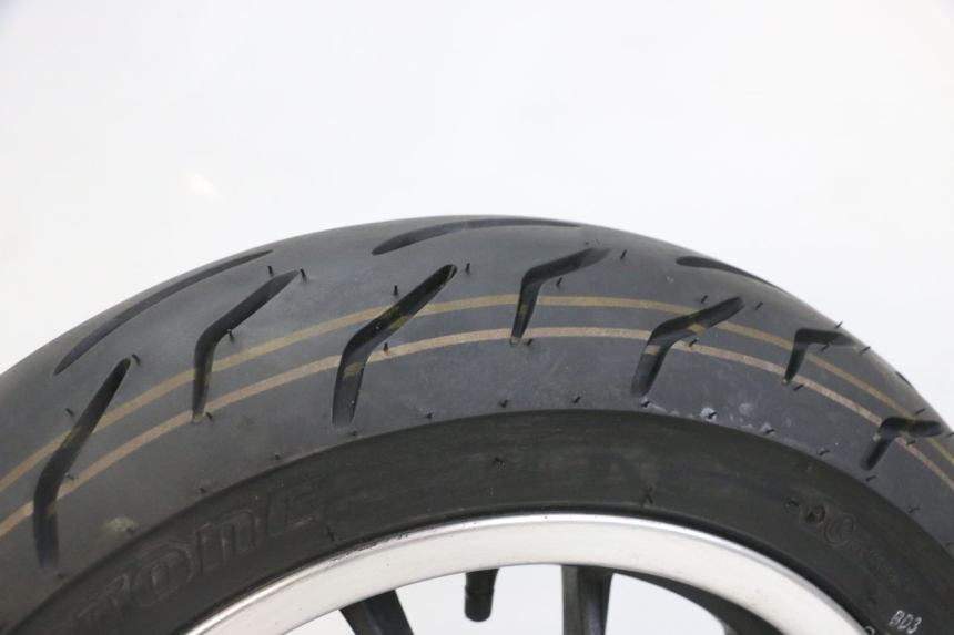 photo de ACHTERWIELVELG EN BAND KYMCO LIKE 4T 50 (2019 - 2025) - Zoom op gebruiksstaat