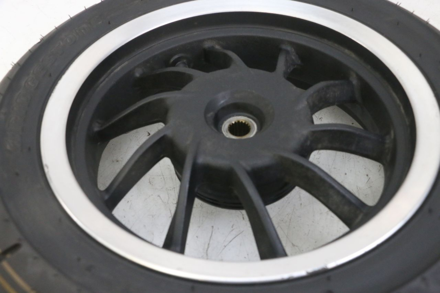 photo de ACHTERWIELVELG EN BAND KYMCO LIKE 4T 50 (2019 - 2025) - Bevestigingspunten