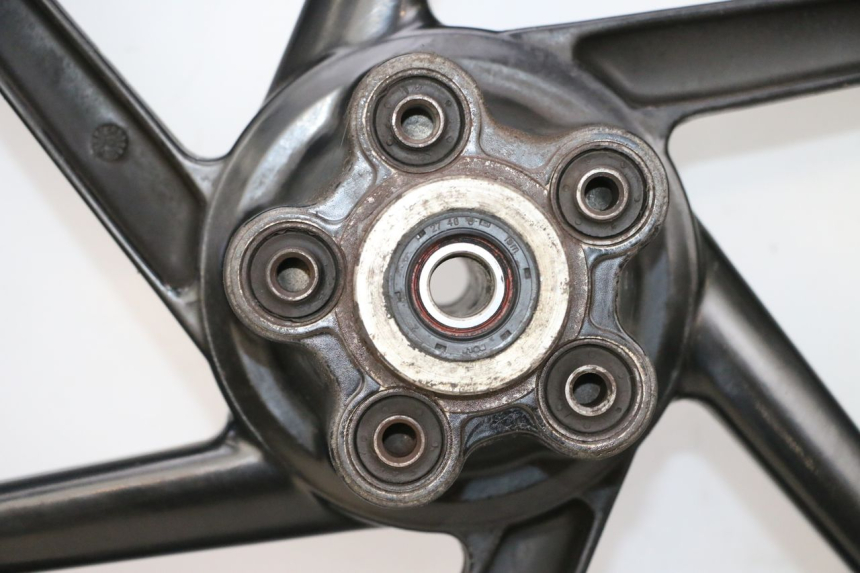 photo de ACHTERWIELVELG EN BAND HONDA NSR R 125 (1994 - 2003) - Zoom op componenten