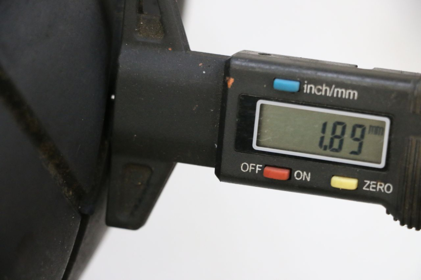 photo de ACHTERWIELVELG EN BAND HONDA NSR R 125 (1994 - 2003) - Zoom op gebruiksstaat