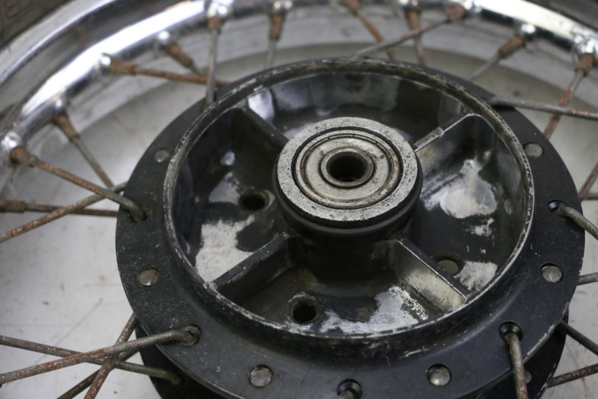 photo de ACHTERWIELVELG EN BAND YAMAHA PW 80 (1983 - 2014) - Detail van het onderdeel