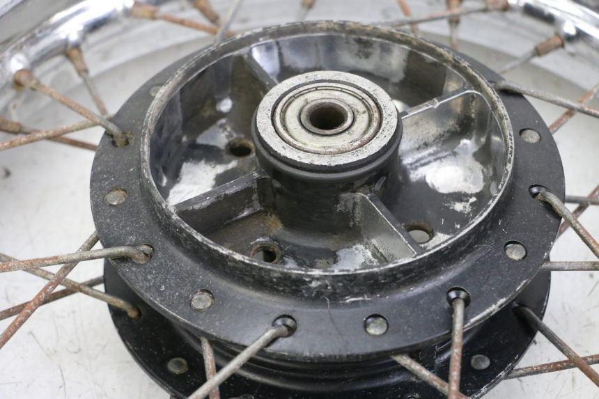 photo de ACHTERWIELVELG EN BAND YAMAHA PW 80 (1983 - 2014) - Zoom op componenten