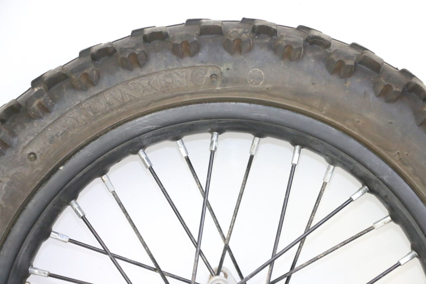 photo de ACHTERWIELVELG EN BAND APOLLO RFZ 125 - Alternatieve hoek