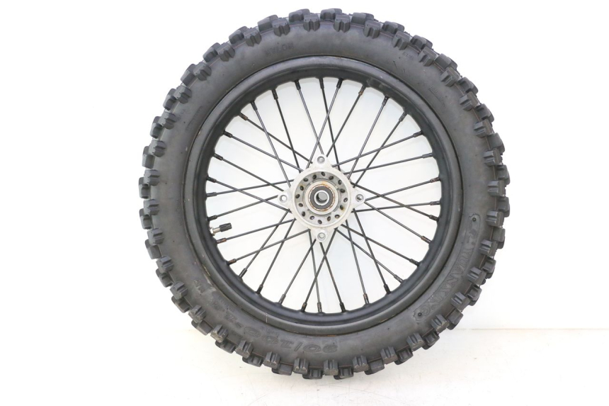 photo de ACHTERWIELVELG EN BAND APOLLO RFZ 125 - Focus op structuur