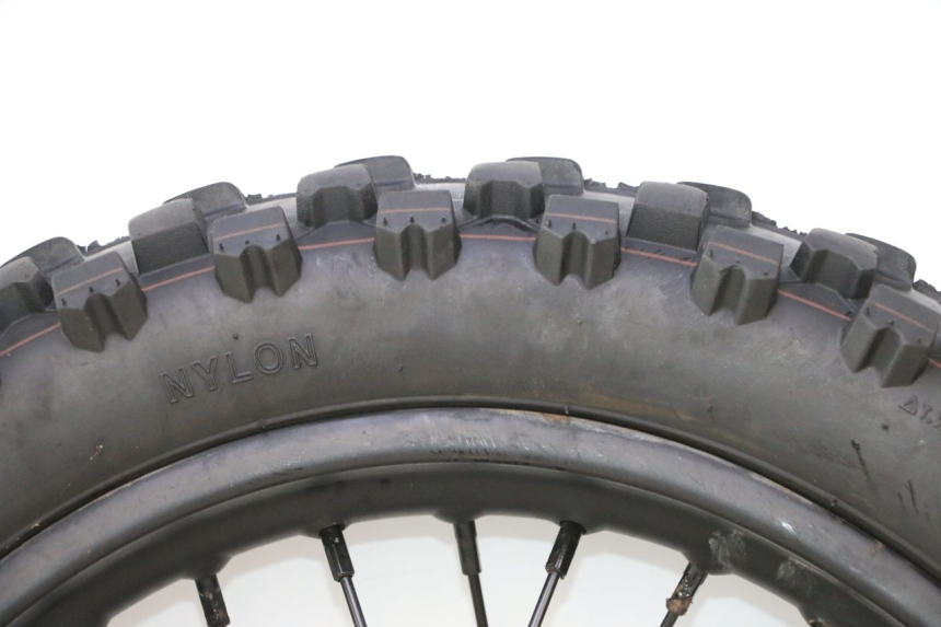 photo de ACHTERWIELVELG EN BAND APOLLO RFZ 125 - Zoom op kwaliteit