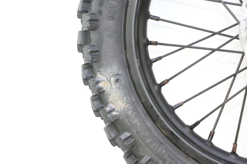 photo de ACHTERWIELVELG EN BAND APOLLO RFZ 125 - Detail van het onderdeel