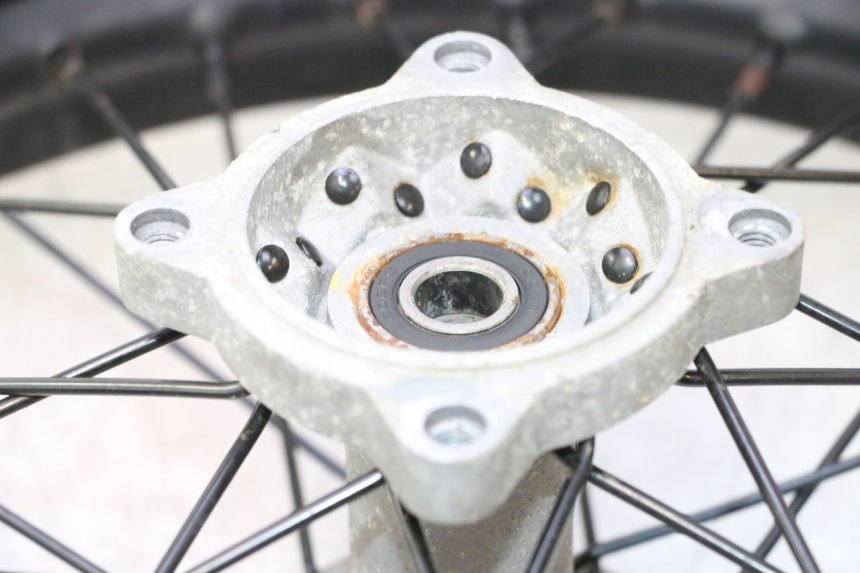 photo de ACHTERWIELVELG EN BAND APOLLO RFZ 125 - Gecontroleerd onderdeel