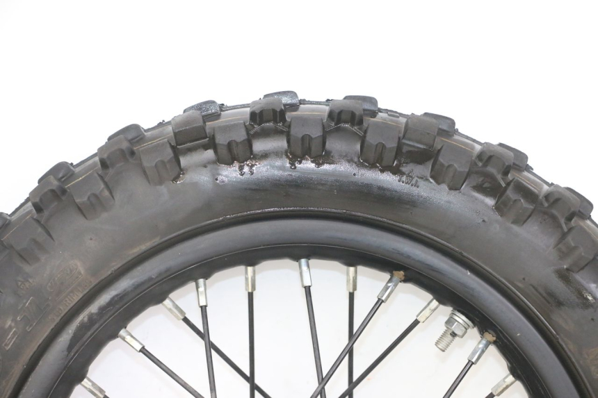 photo de ACHTERWIELVELG EN BAND APOLLO RXF 125 - Detailaanzicht