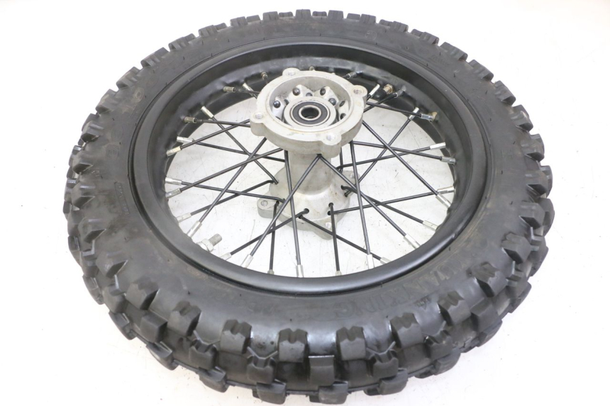 photo de ACHTERWIELVELG EN BAND APOLLO RXF 125 - Technische close-up
