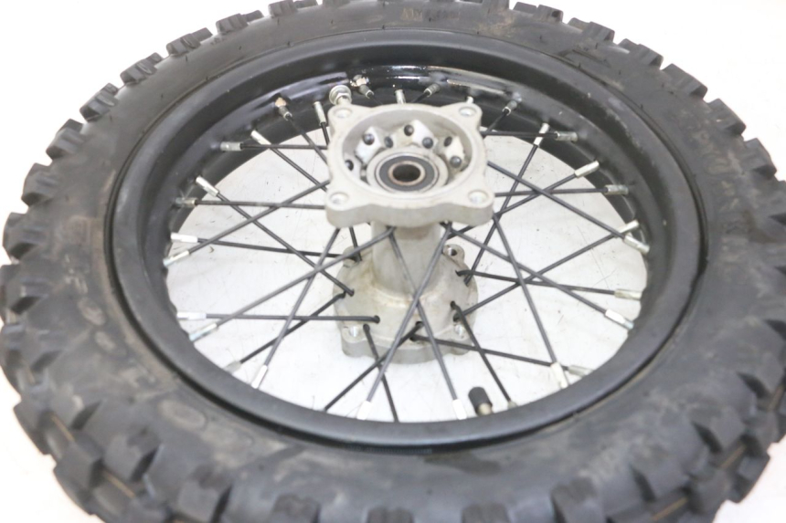 photo de ACHTERWIELVELG EN BAND APOLLO RXF 125 - Bevestigingspunten
